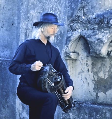 18) Hurdy gurdy